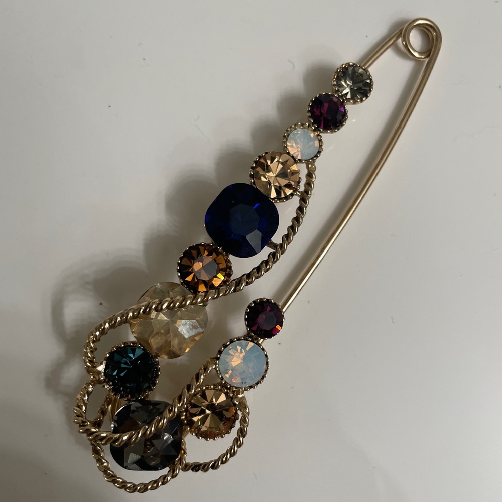 Elegant Gold and Multicolor Crystal Brooch